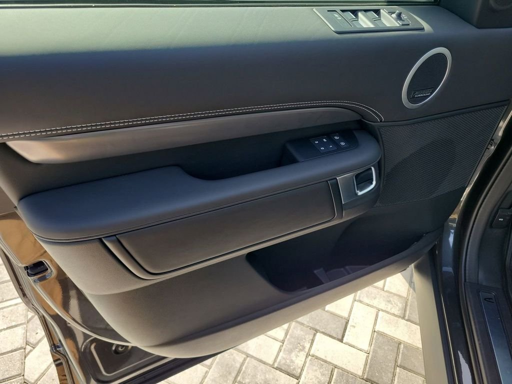 2025 Land Rover Discovery Metropolitan Edition - Photo 23