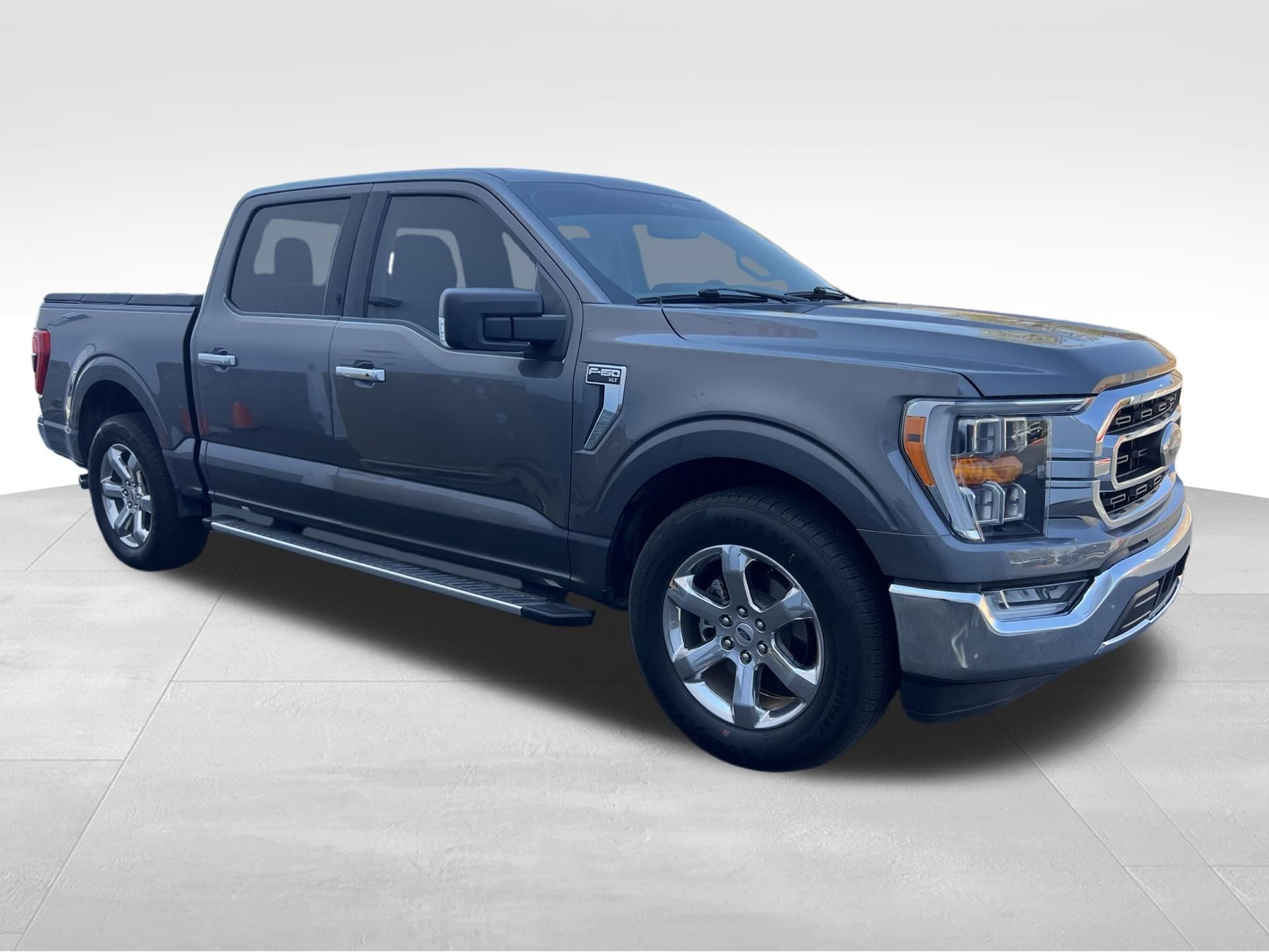 Used 2023 Gray Ford XLT image 3