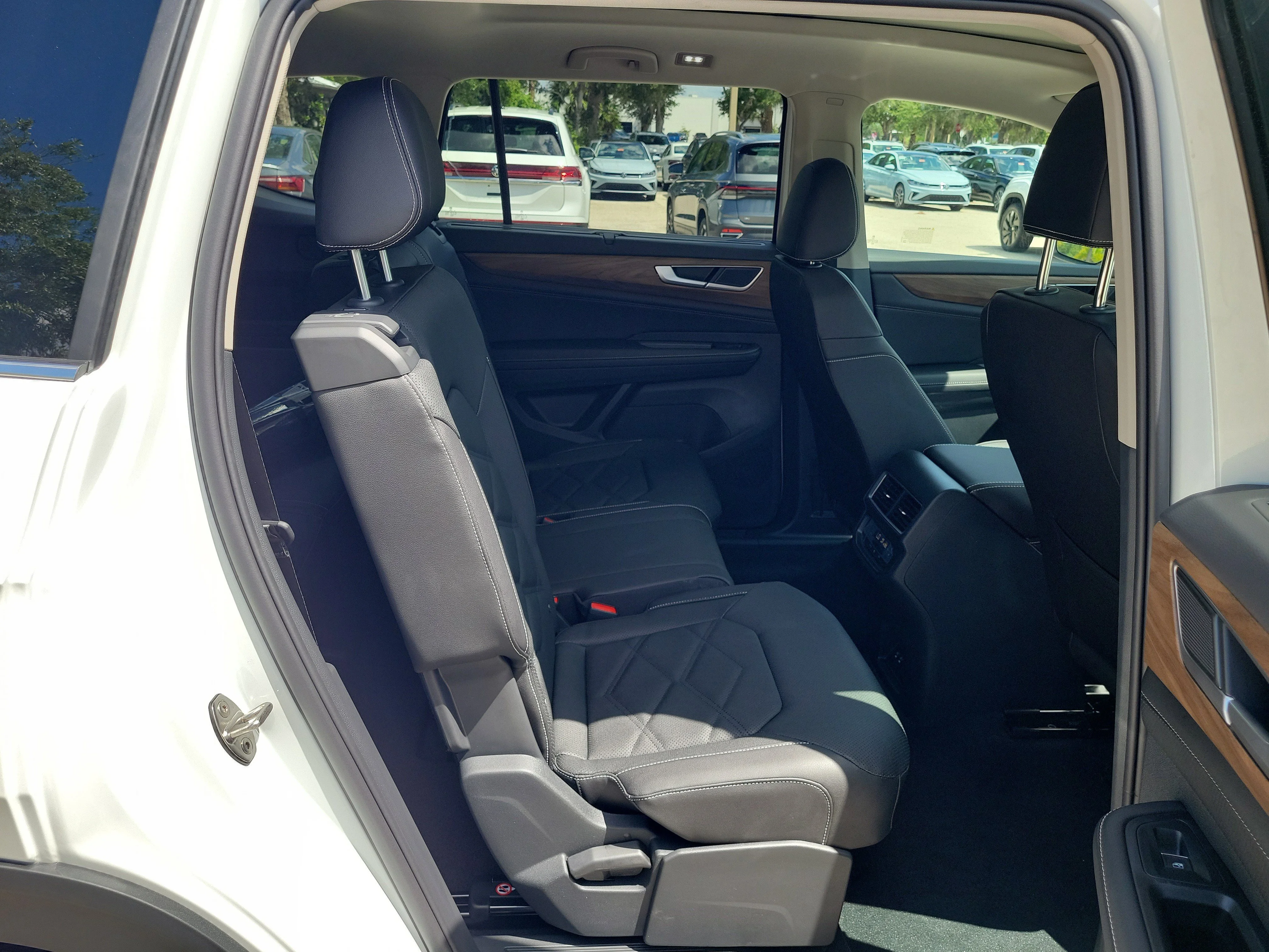 New 2026 White Volkswagen 2.0T SE w/Technology image 8