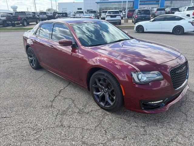 2022 Chrysler 300 S's photo