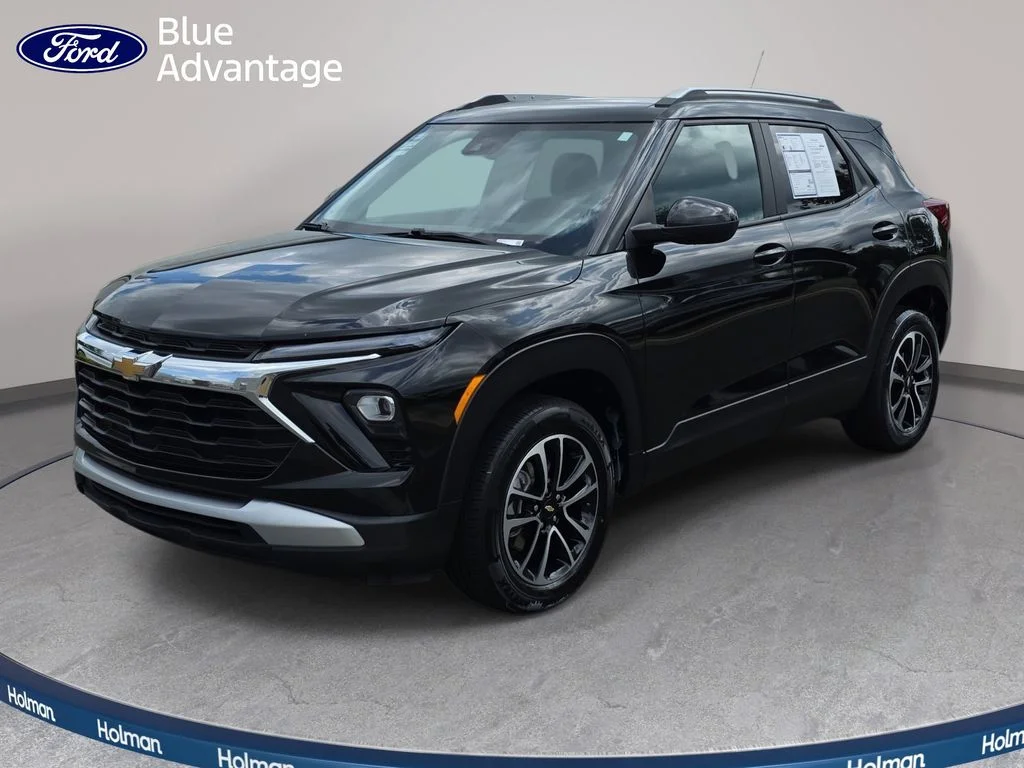 Certified Used 2025 Mosaic Black Metallic Chevrolet LT image 1