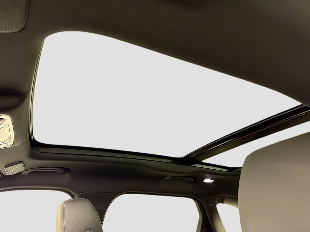 New 2026 Fuji White Land Rover Dynamic SE image 23