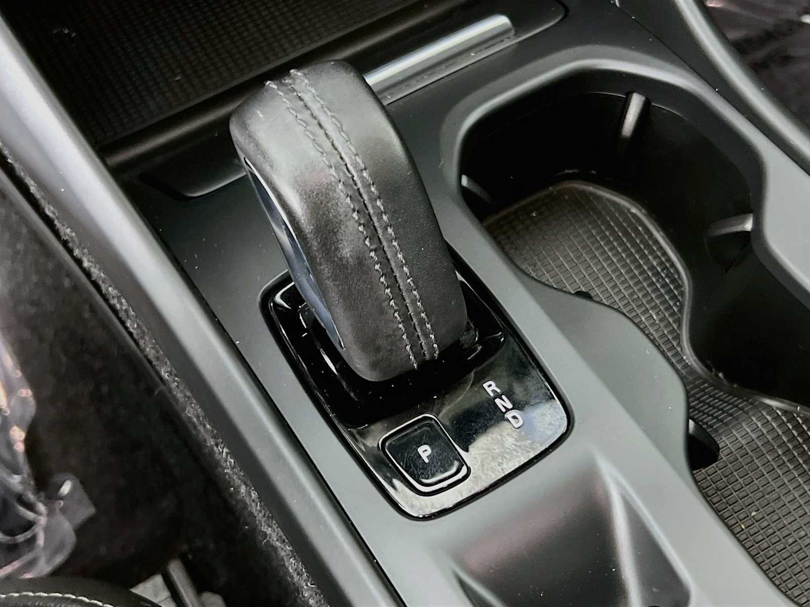 Used 2021 DENIM BLUE METALL Volvo Momentum image 17
