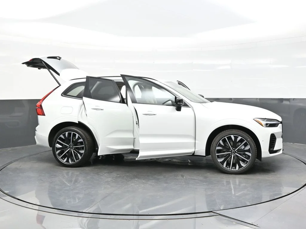 New 2026 Crystal White Volvo T8 Ultra image 42