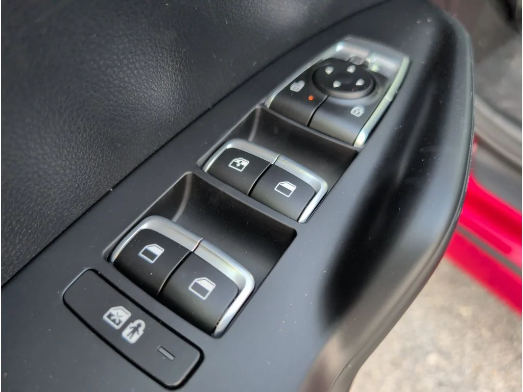 2025 Kia K5 LXS - Photo 12