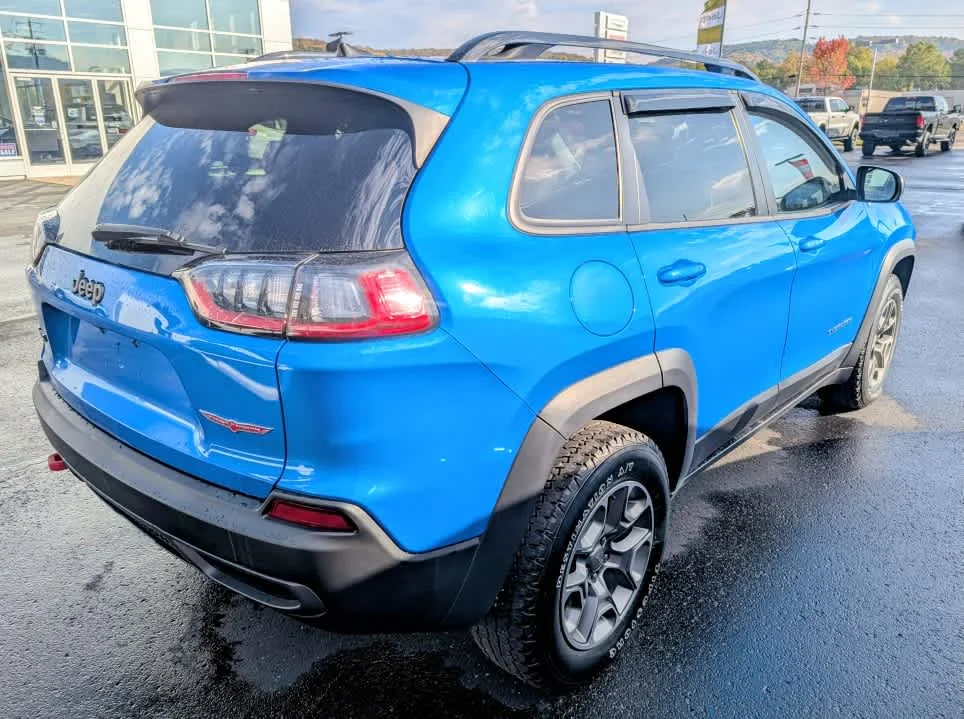 Used 2022 Hydro Blue Pearl Coat Jeep Trailhawk image 6