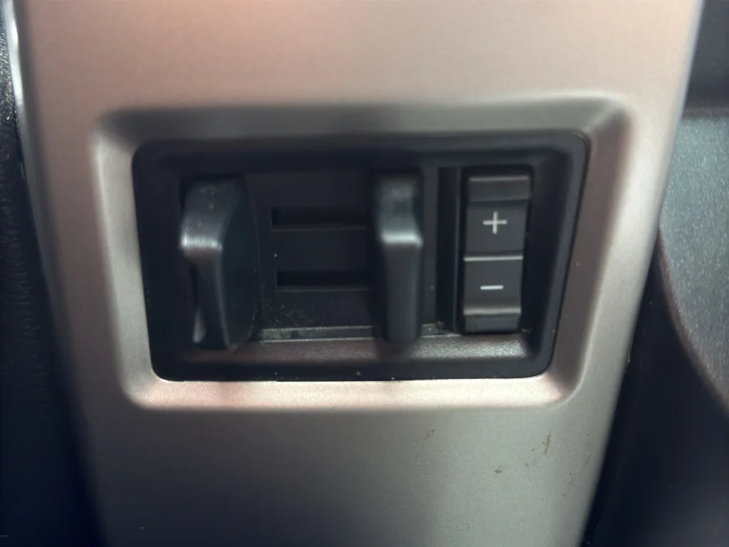 Used 2018 White Platinum Metallic Tri-Coat Ford LARIAT image 35