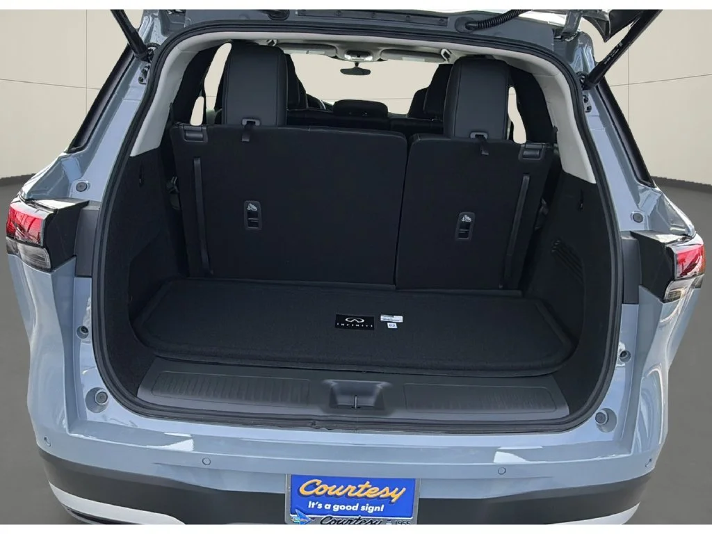 New 2027 HARBOR GRAY INFINITI Luxe FWD image 10