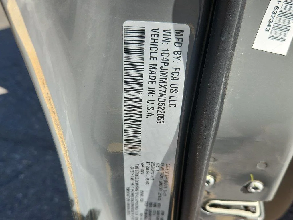 Used 2022 Sting-Gray Clearcoat Jeep Latitude Lux image 18