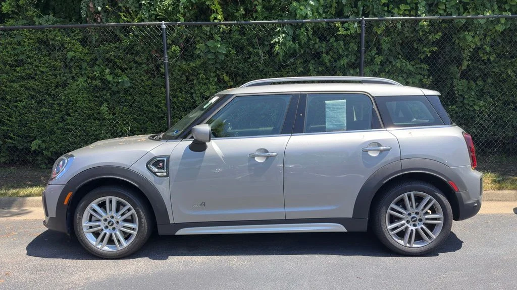 Certified Used 2024 Melting Silver III Metallic MINI Signature image 9
