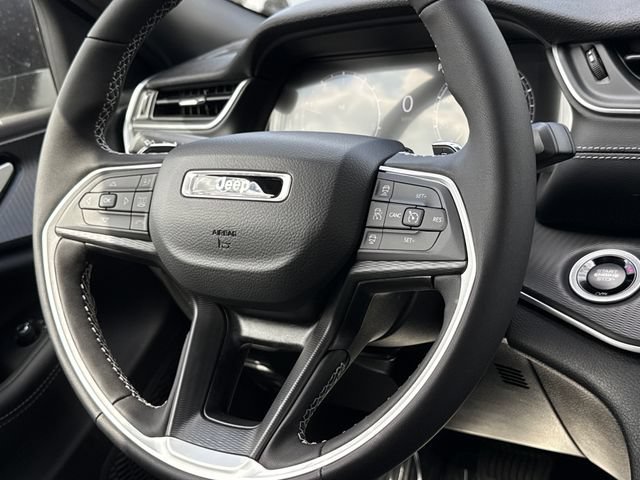 New 2026 Diamond Black Crystal Pearlcoat Jeep Laredo X image 14
