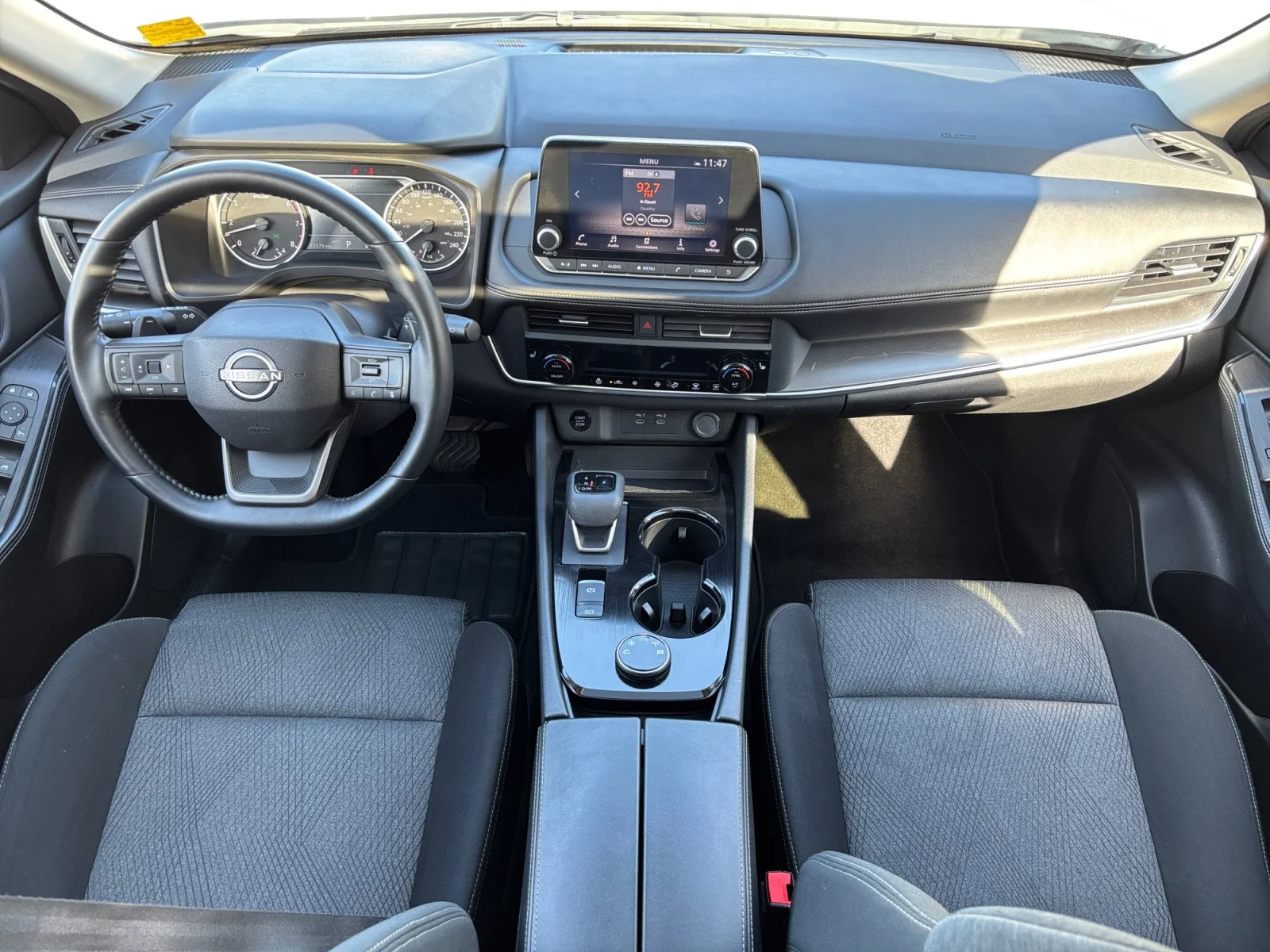 Used 2025 White Nissan SV Moonroof image 12
