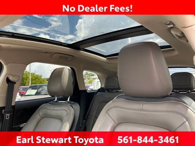 Used 2023 Silver Lincoln Reserve image 24