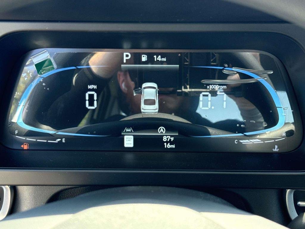 New 2026 White Hyundai SE image 25