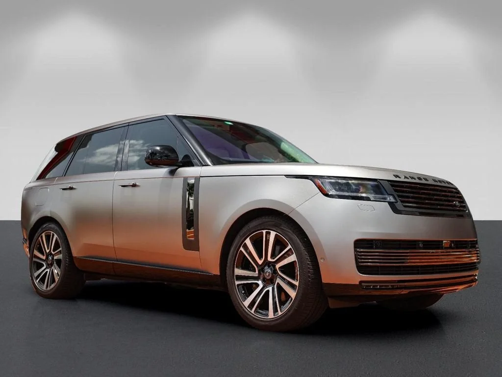 Used 2023 Flux Silver SV Bespoke Ultra Metallic Satin Land Rover SV image 23
