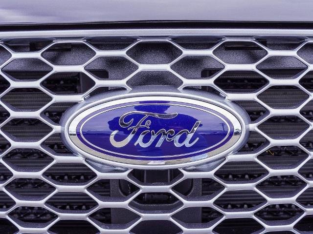New 2024 Agate Black Metallic Ford SE image 32