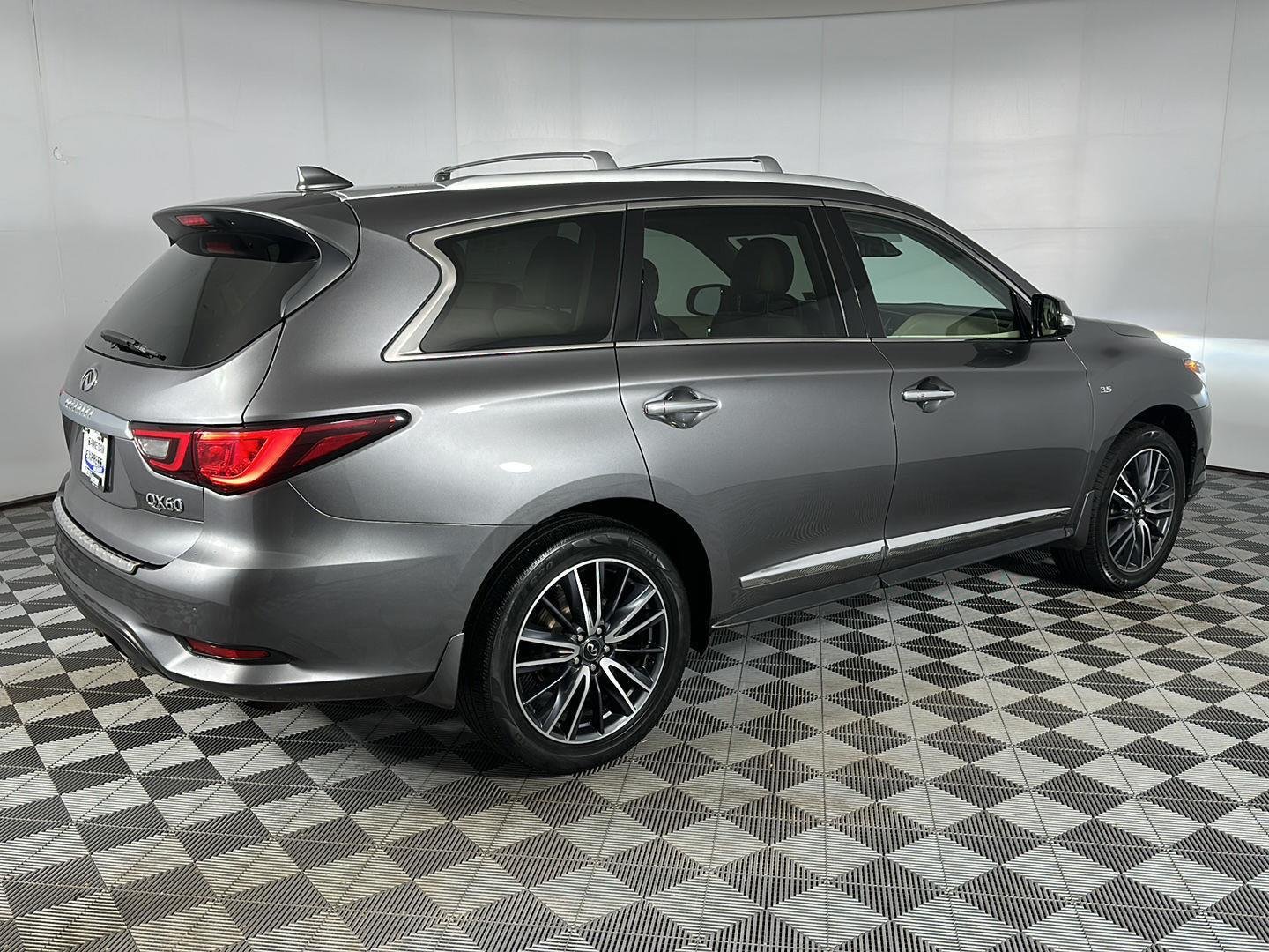 Used 2020 Graphite Shadow INFINITI LUXE image 30