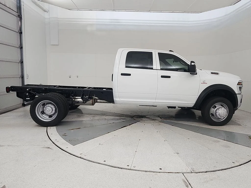 New 2026 Bright White Clear-Coat Exterior Paint RAM Tradesman image 9