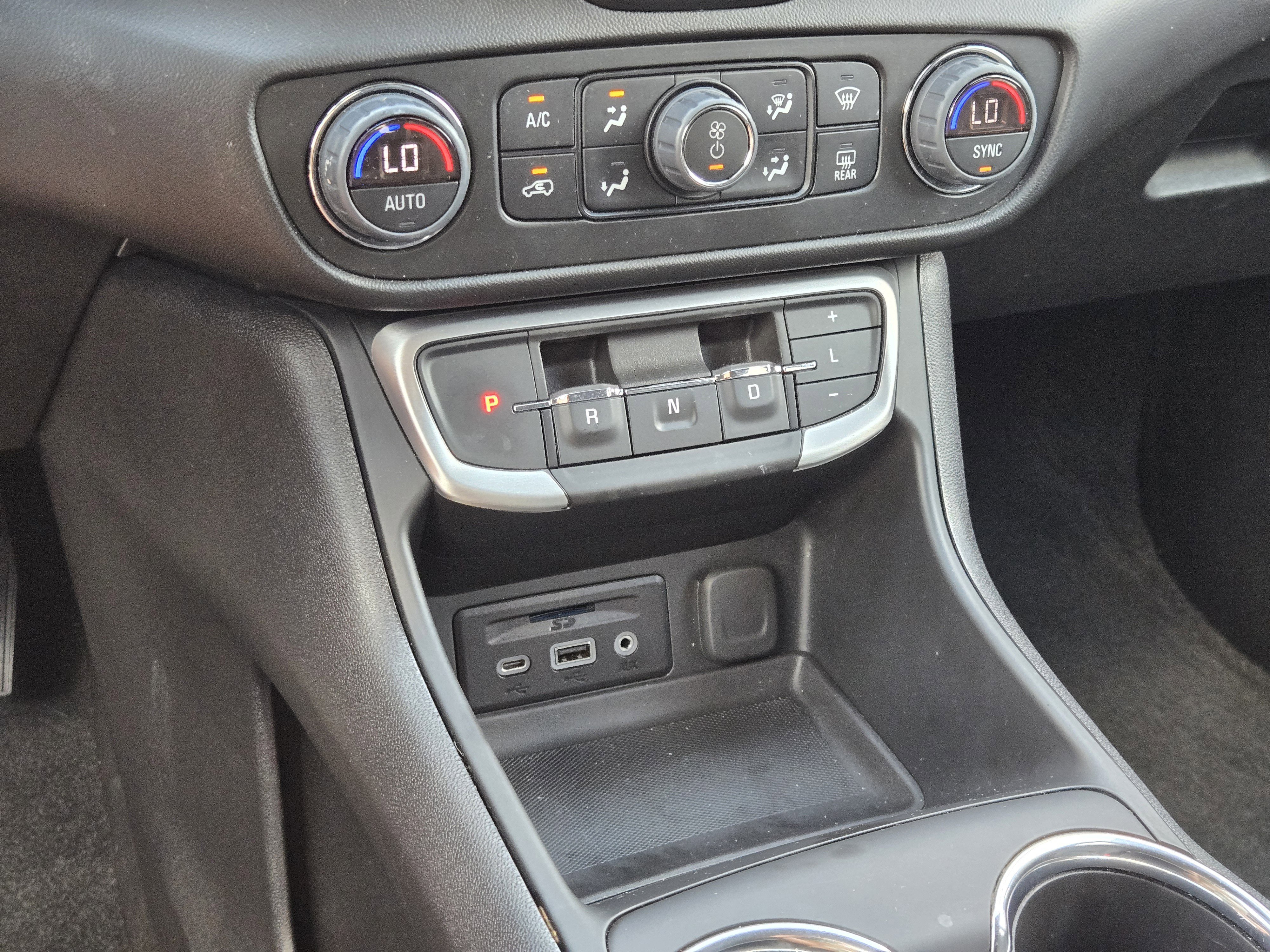 2024 GMC Terrain SLT - Photo 26