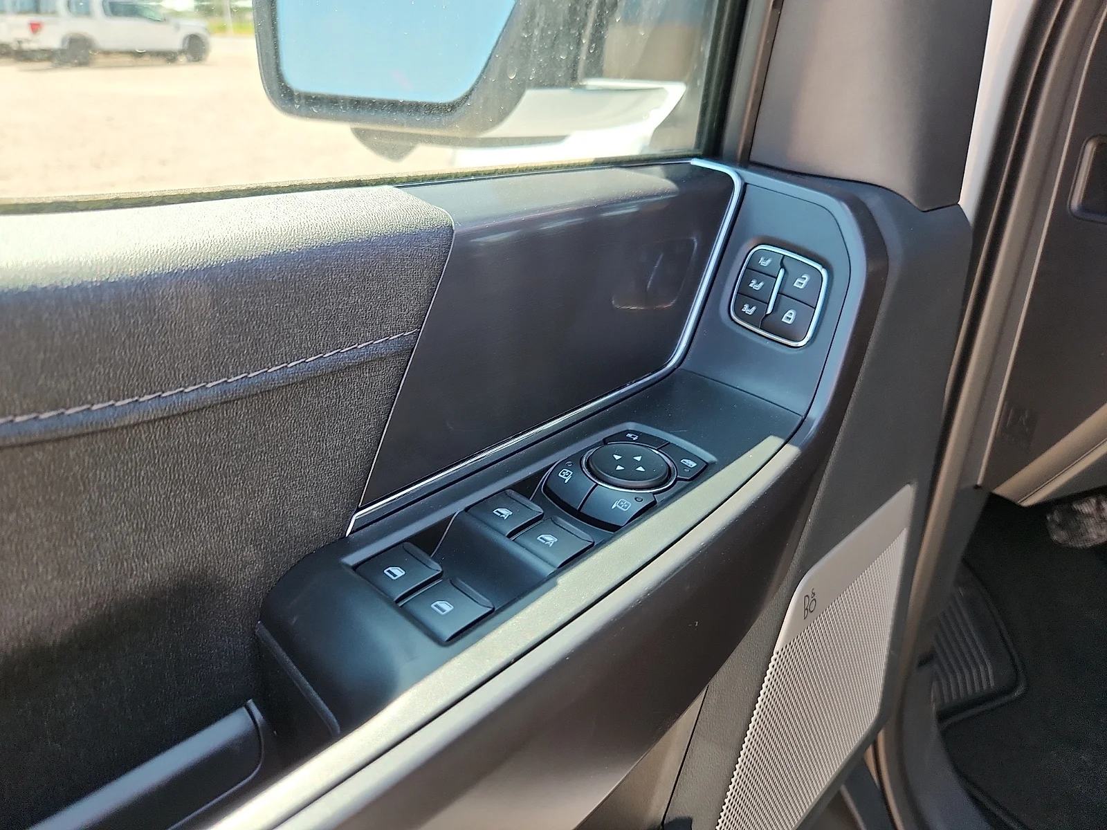 New 2026 Oxford White Ford Lariat image 15