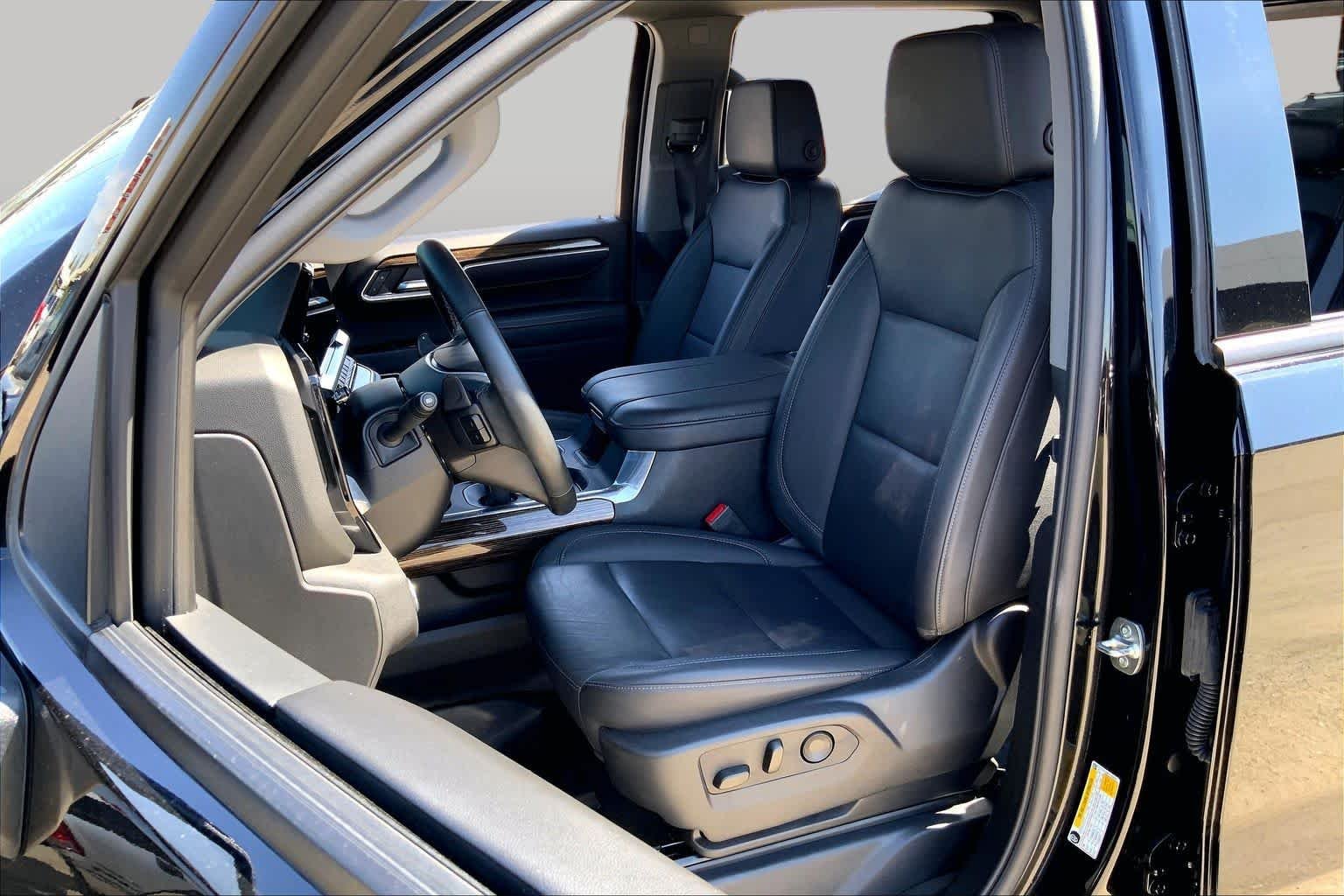 Used 2025 Onyx Black GMC Elevation image 8