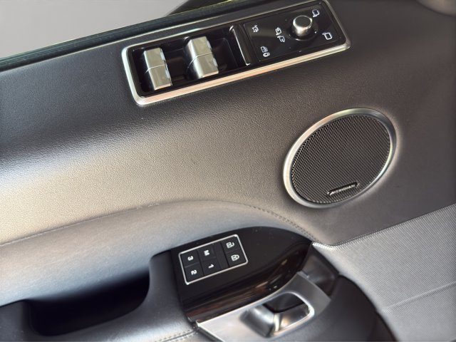 Used 2022 Black Land Rover HSE Silver Edition image 11