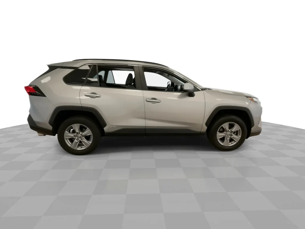 Used 2022 Silver Sky Metallic Toyota XLE image 2