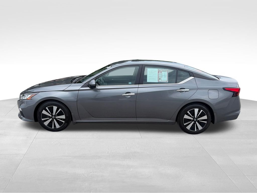 Used 2022 Gray Nissan 2.5 SV image 3