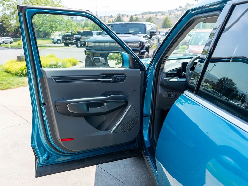 New 2026 Ocean Blue Kia Wind AWD image 18