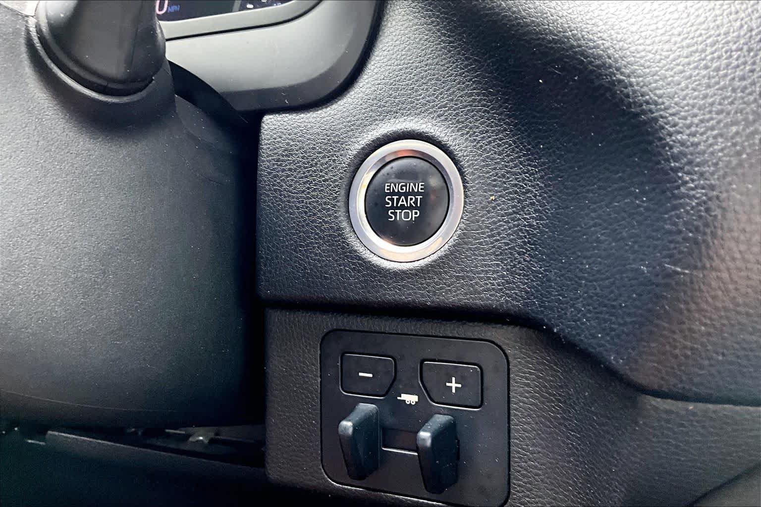 Used 2023 Ice Cap Toyota SR5 image 31