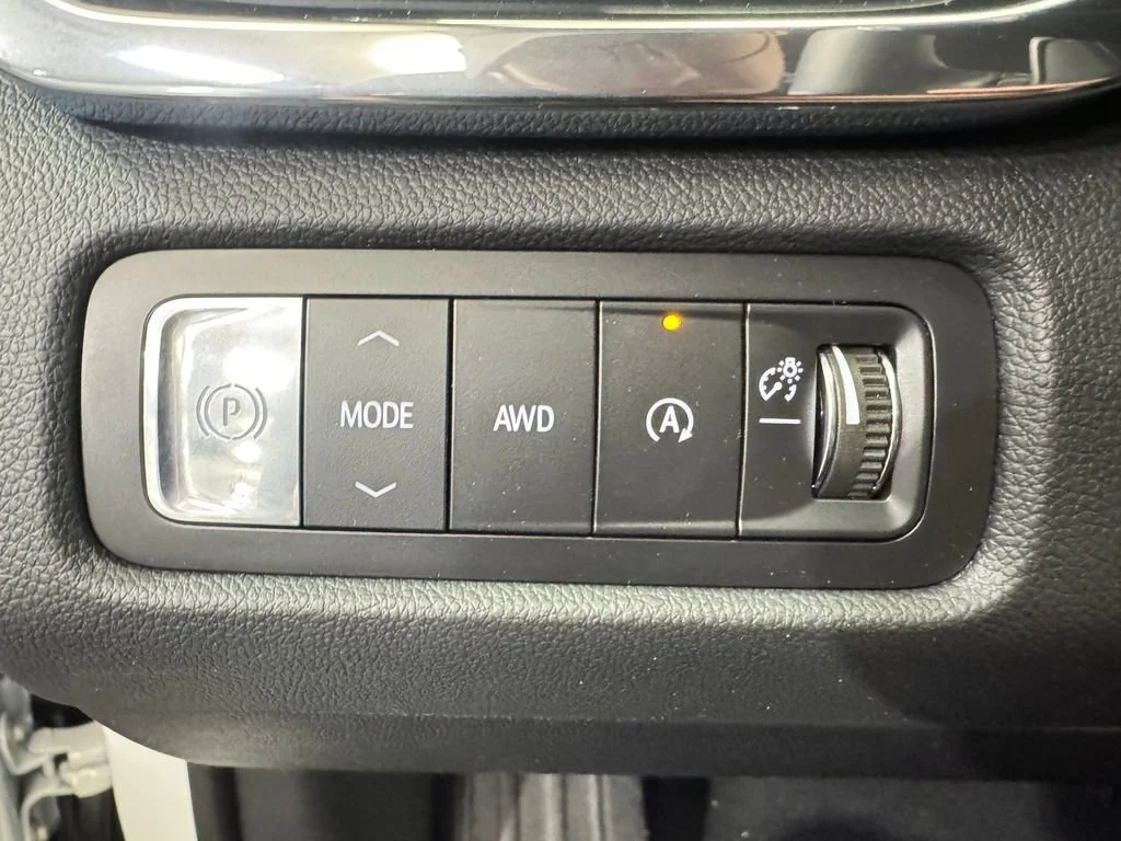New 2026 Summit White GMC Elevation image 19