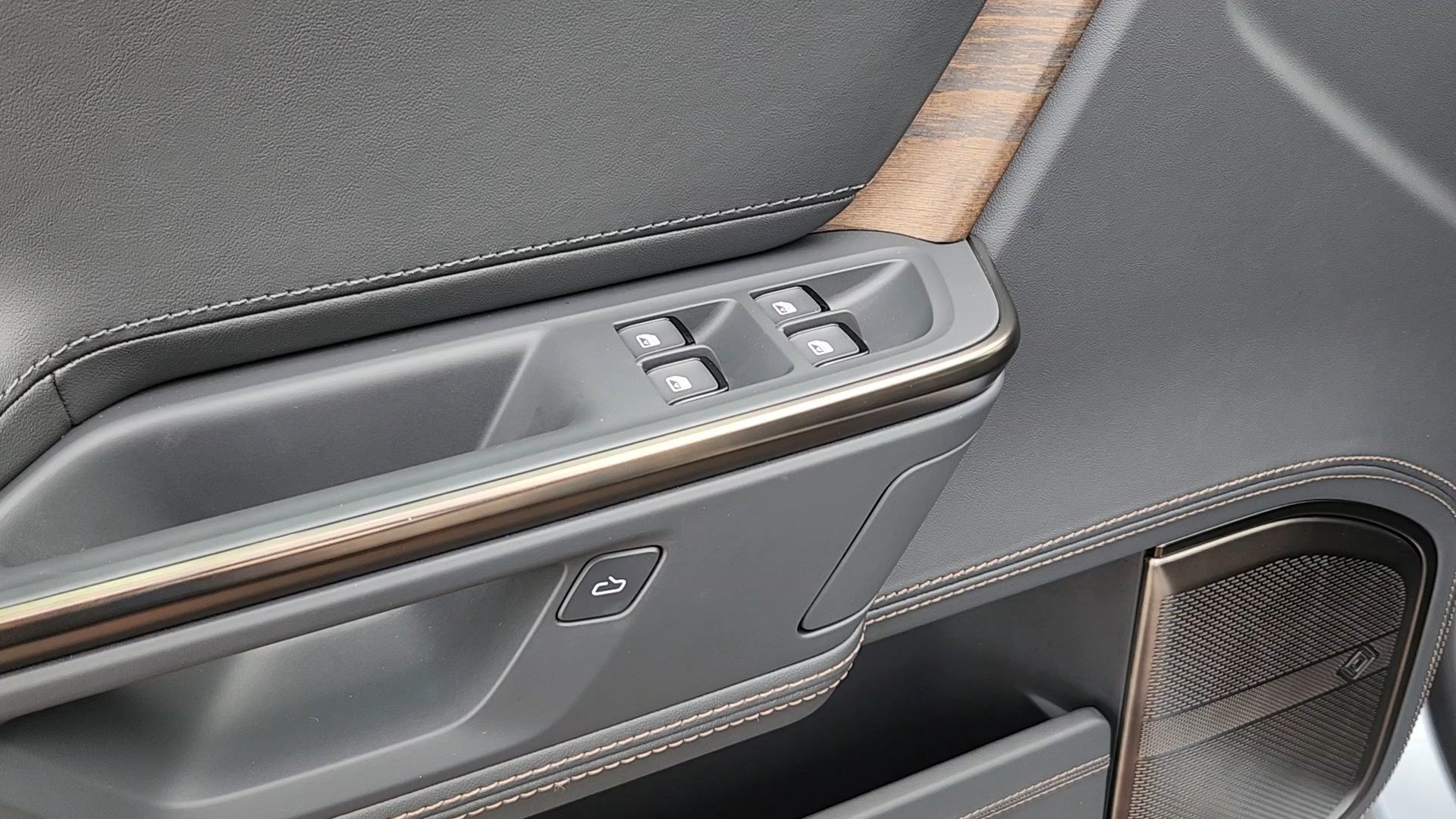 Used 2025 LA Silver Rivian Premium image 7