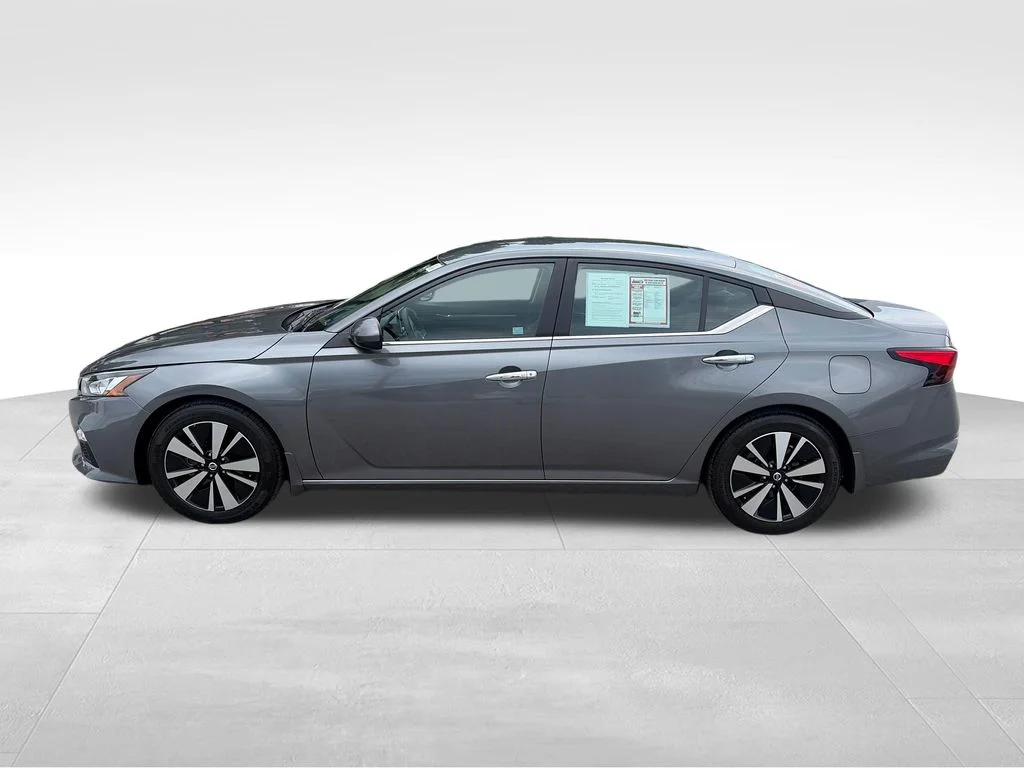 Used 2022 Gray Nissan 2.5 SV image 3