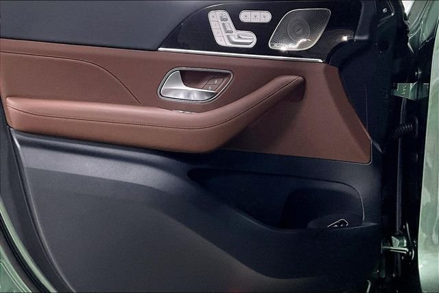 New 2026 MANUFAKTUR Ireland Mid Green Metallic Mercedes-Benz GLS 450 image 12