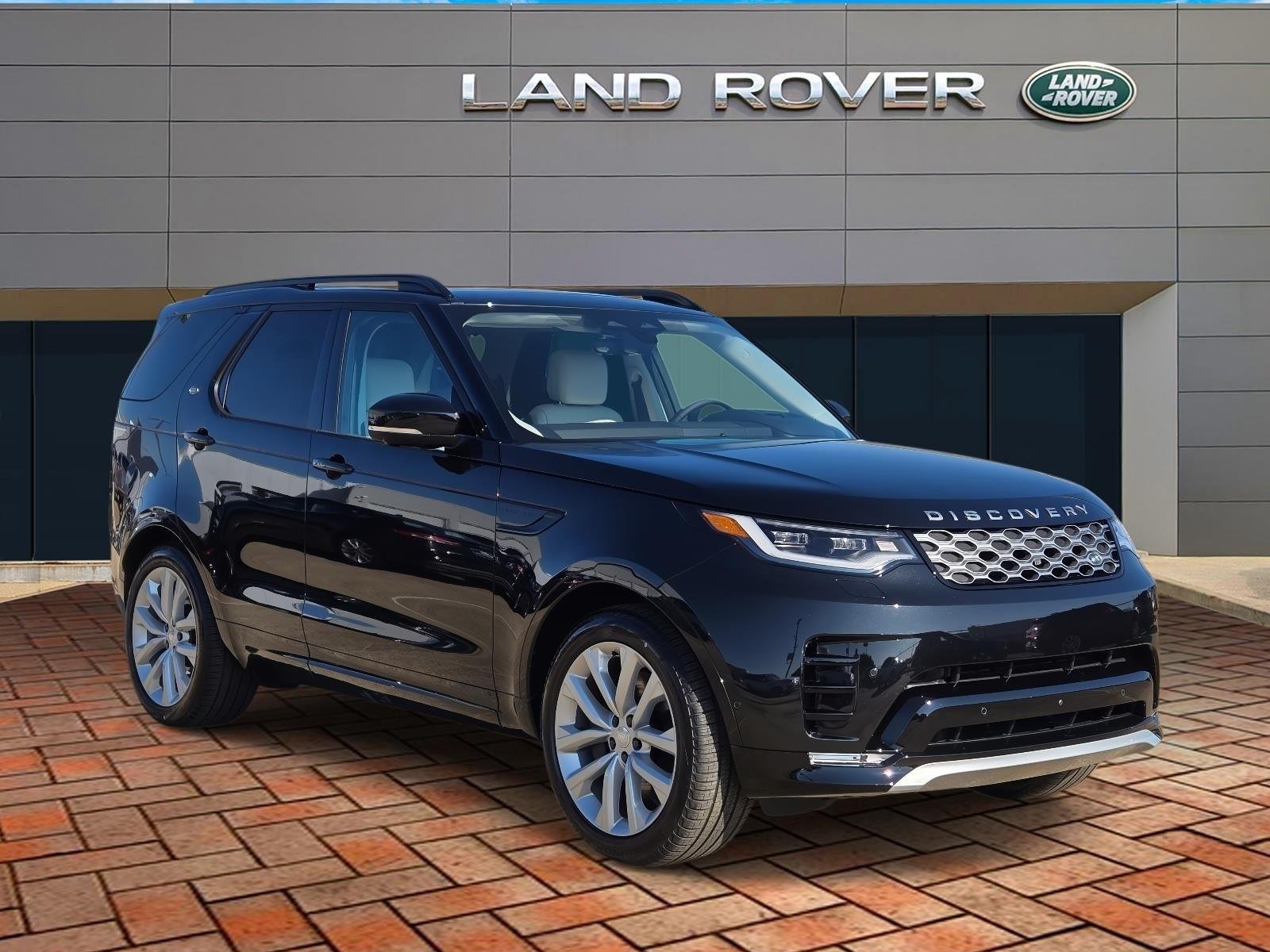 2026 Land Rover Discovery P360 Gemini Edition's photo