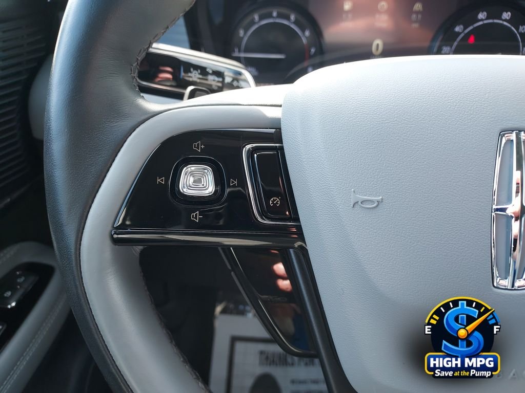 Used 2022 Silver Lincoln Standard image 17