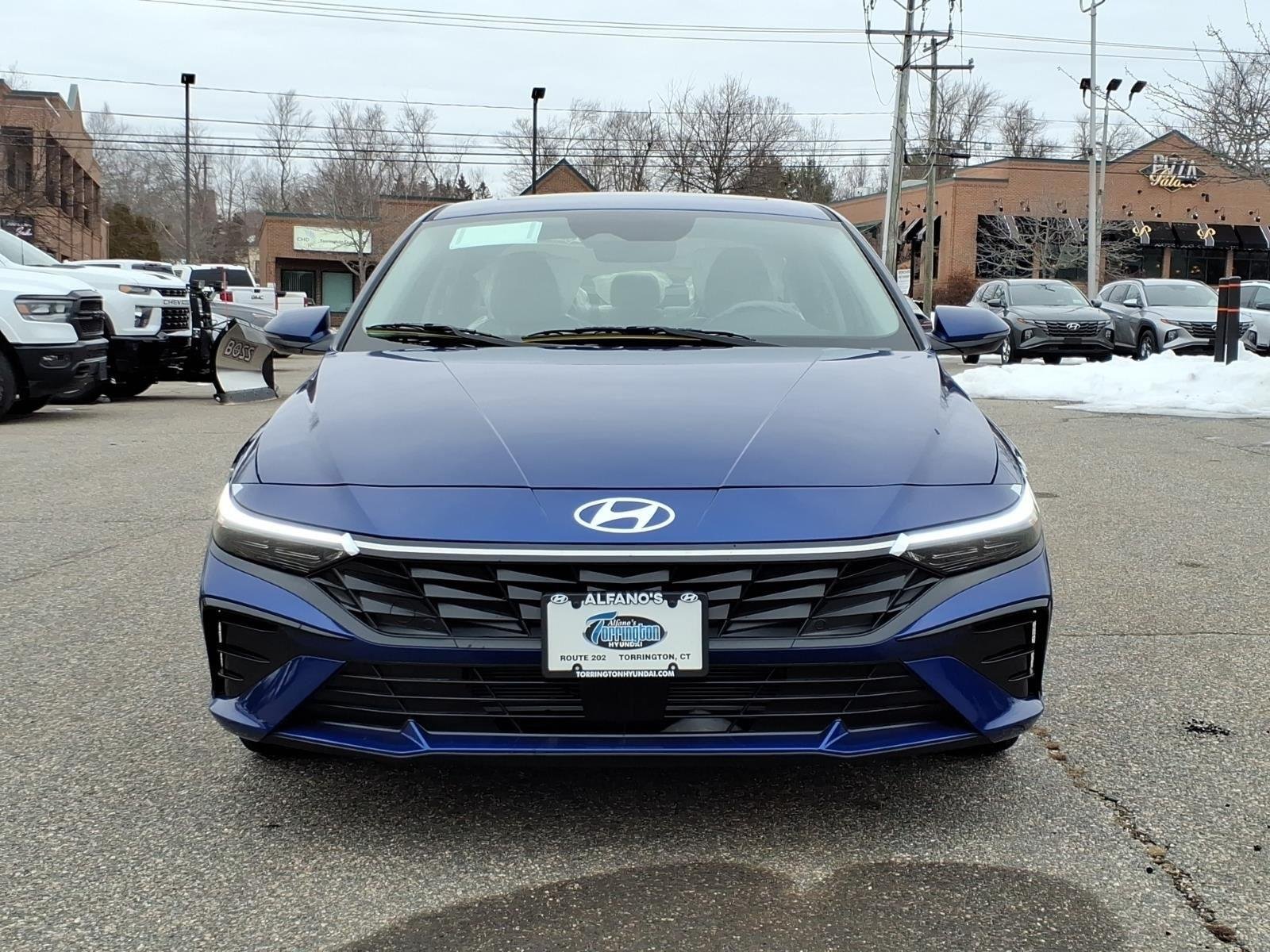 2025 Hyundai Elantra Limited - Photo 6
