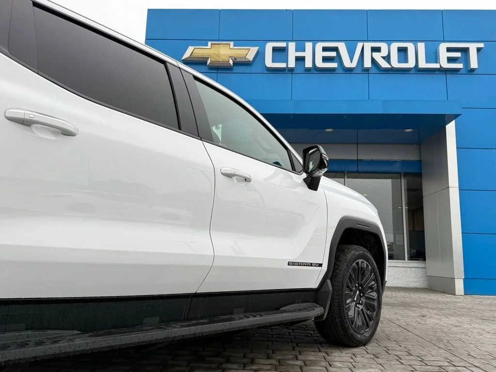 New 2026 Summit White GMC Elevation Extended Range image 9