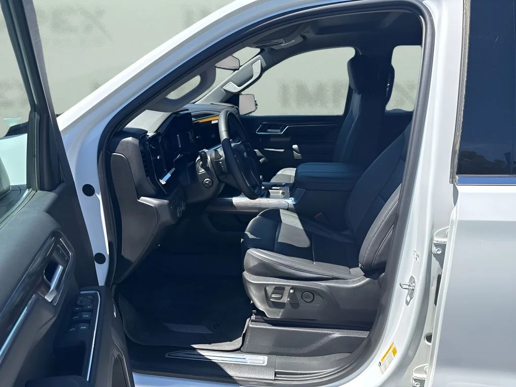 Used 2023 White Chevrolet LTZ image 9