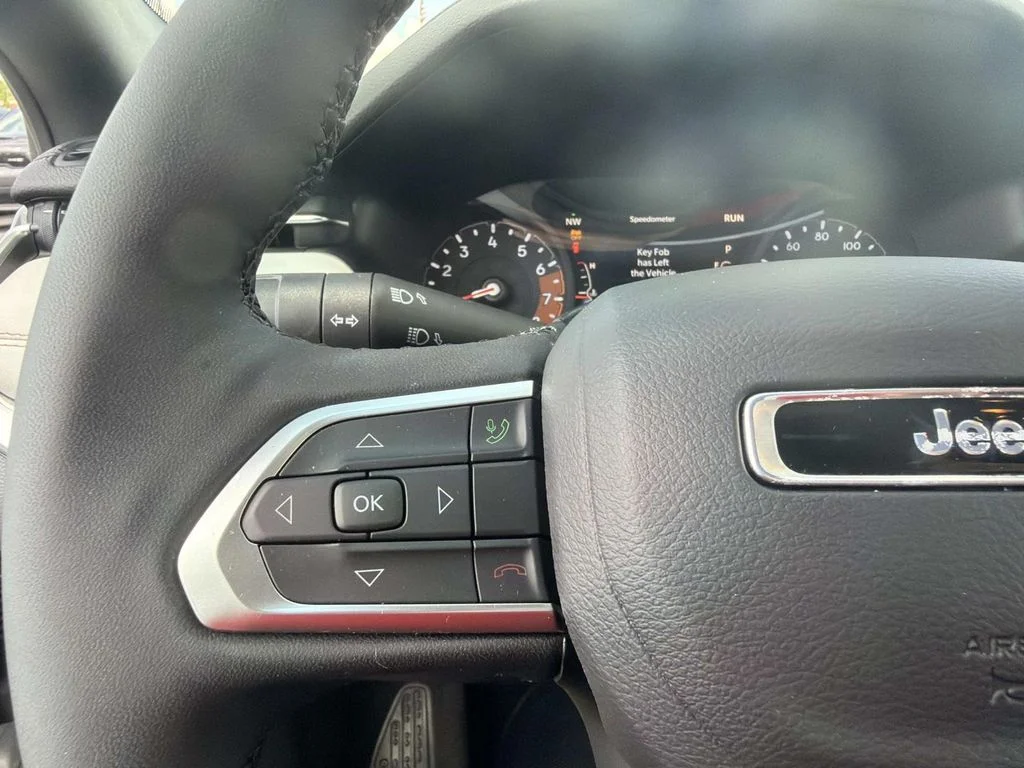 Used 2025 Silver Jeep Limited image 29