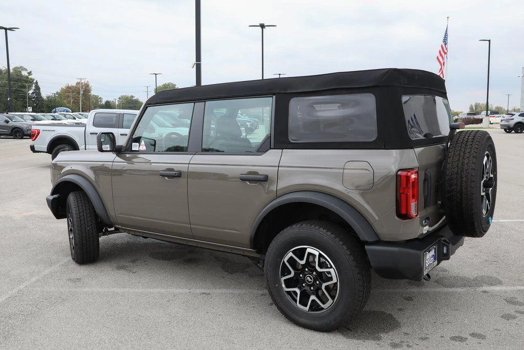 2025 Ford Bronco 4-Door Base - Photo 15