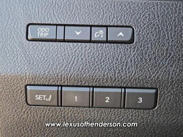 Certified Used 2025  Lexus 550 Luxury+ image 27