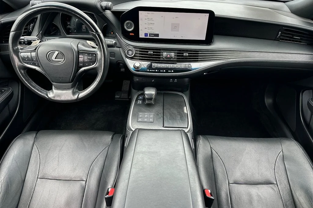 Used 2023 Silver Lexus 500 Base image 15