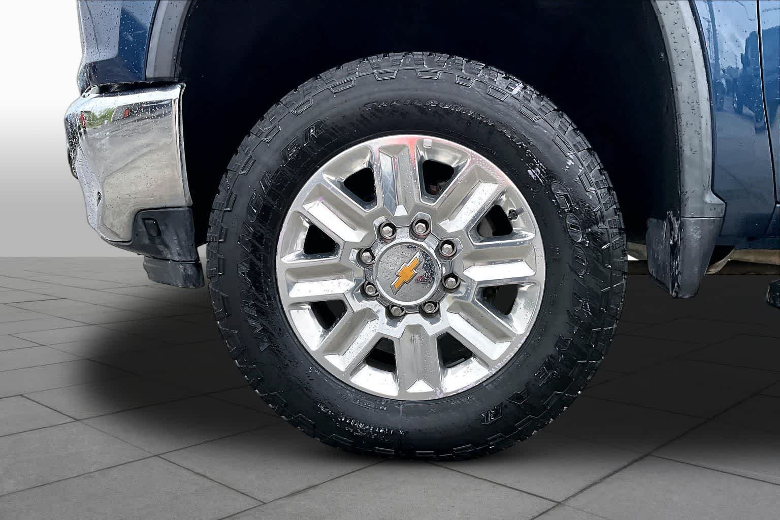 Used 2020 Northsky Blue Metallic Chevrolet LTZ image 18