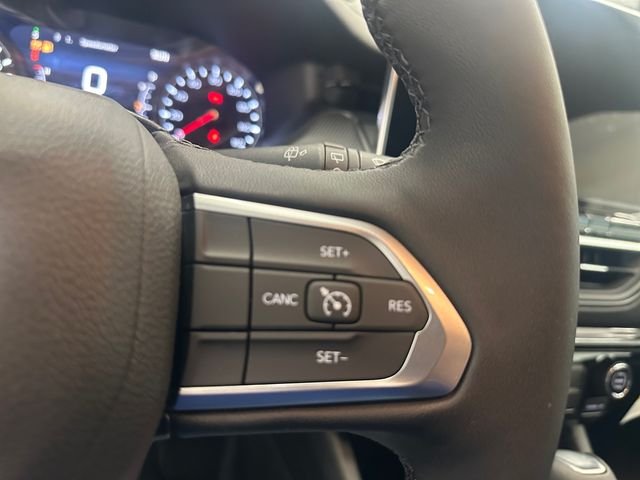 New 2026 Hydro Blue Pearl-Coat Exterior Paint Jeep Latitude image 24