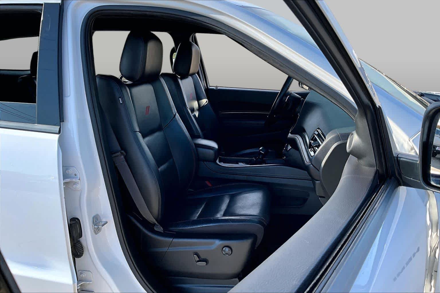 Used 2022 White Knuckle Clearcoat Dodge R/T image 9