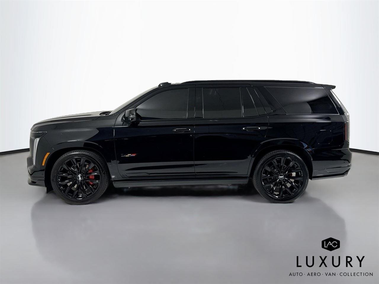 Used 2026 Black Raven Cadillac AWD V-Series | ONYX Pkg | Heated/Vented Seats image 9