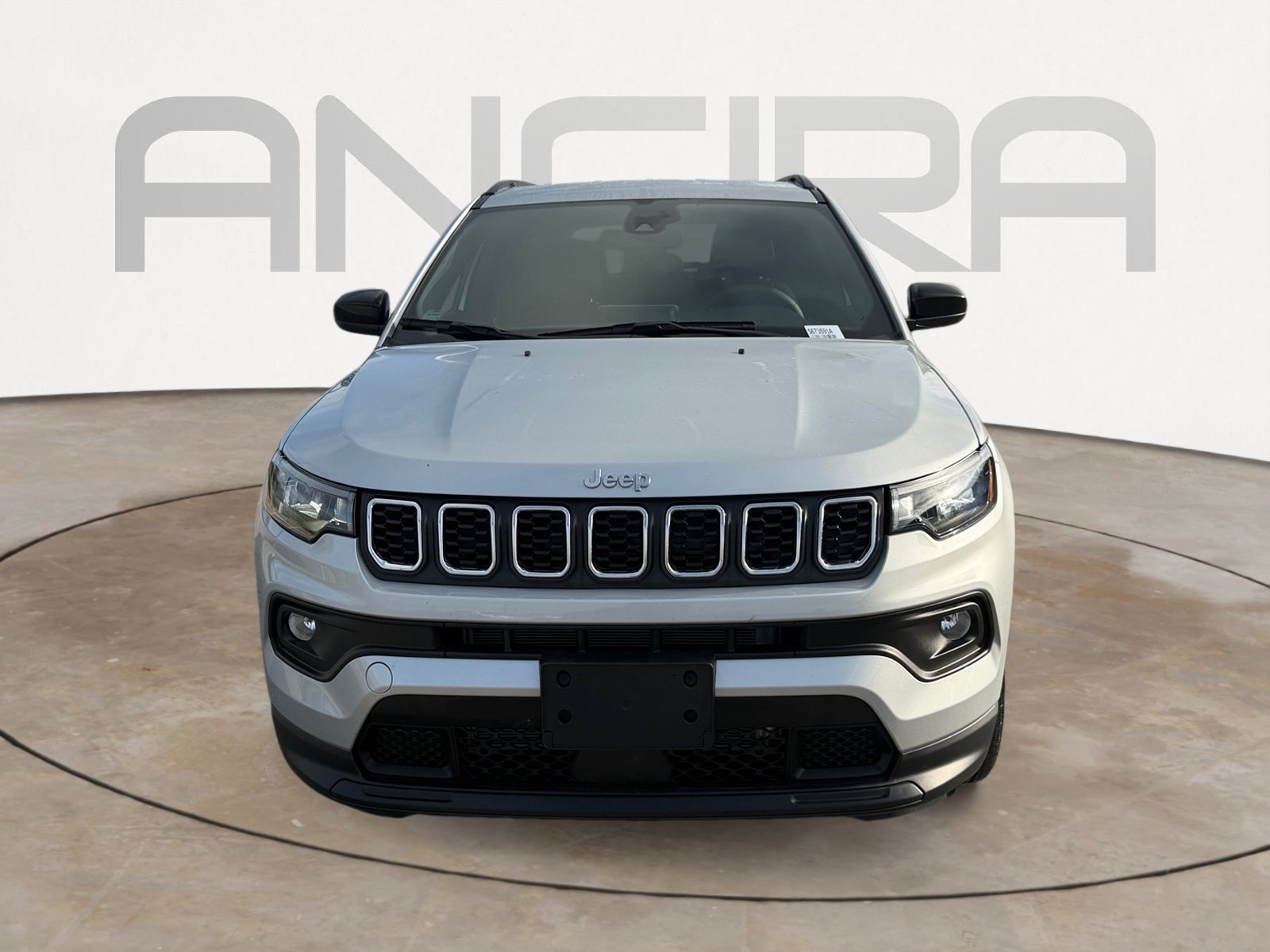 Used 2025 Silver Zynith Metallic Clearcoat Jeep Latitude image 5