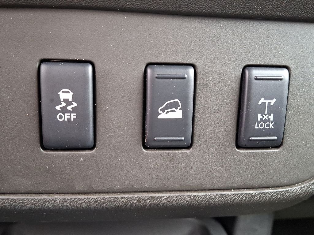 Used 2012 Silver Nissan PRO-4X image 24