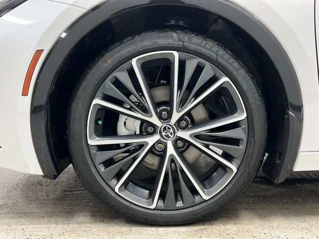 New 2026 Wind Chill Pearl <sup>1</sup> Toyota  XLE AWD image 31